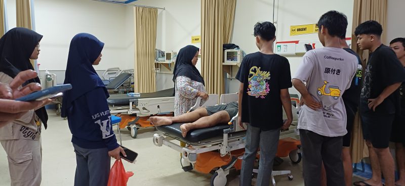 Korban saat di rawat intensif di ruang IGD RSUD Muara Teweh, Senin (28/11/2023).