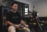 Ananda Omesh lelang motor kesayangan untuk disumbangkan ke korban perang di Palestina. Sumber foto : suara.com