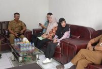Tim Diskominfosantik Bartim saat berbincang bersama Diskominfosantik Provinsi Kalteng.Foto : 1tulah.com/zakirin
