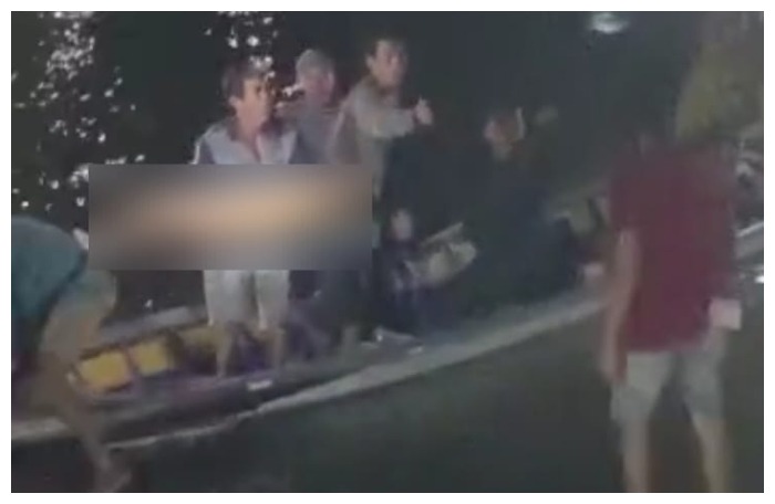Jasad bocah 10 tahun yang diterkam buaya di Sungai Arut, Kelurahan Mendawai Seberang saat Ditemukan, Sabtu malam. (foto : ist)