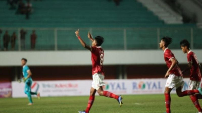 Pemain Timnas Indonesia Arkhan Kaka (nomor punggung 8) saat berselebrasi bersama Timnas U-16 (pssi.org)