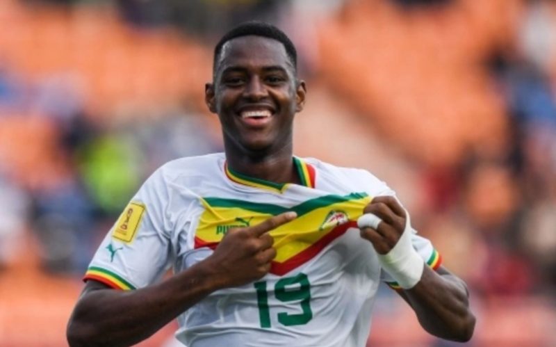 Pesepak bola Timnas Senegal Idrissa Gueye mengekspresikan kegembiraannya setelah mencetak gol ke gawang Timnas Polandia saat pertandingan Grup D Piala Dunia U-17 2023 di Stadion Si Jalak Harupat, Kabupaten Bandung, Jawa Barat, Selasa (14/11/2023). ANTARA FOTO/M Agung Rajasa/tom.