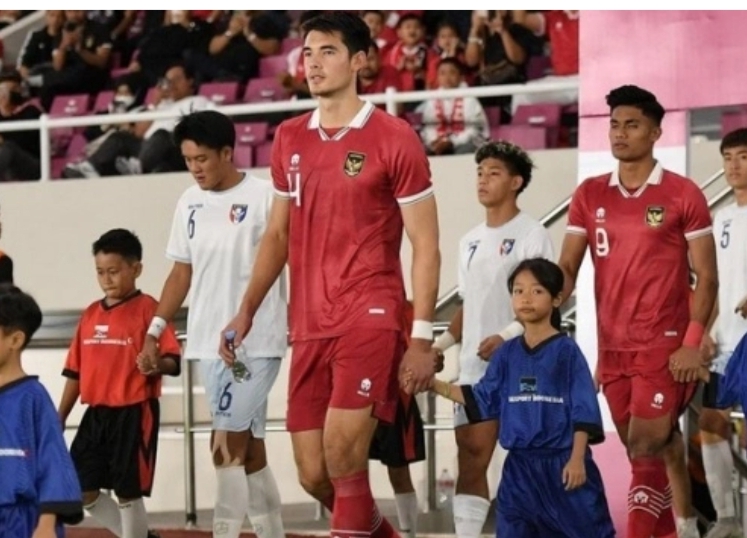 Elkan Baggott (Tengah) Saat Membela Timnas Indonesia U-23. (instagram.com/elkanbaggott)