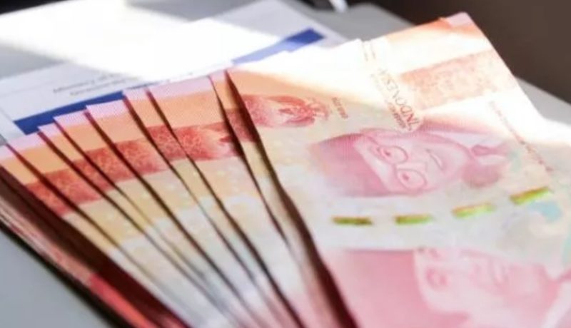 Ilustrasi Uang Rupiah - Perbedaan UMP, UMK, dan UMR Menurut Pengertian, Dasar Hukum, (Freepik)