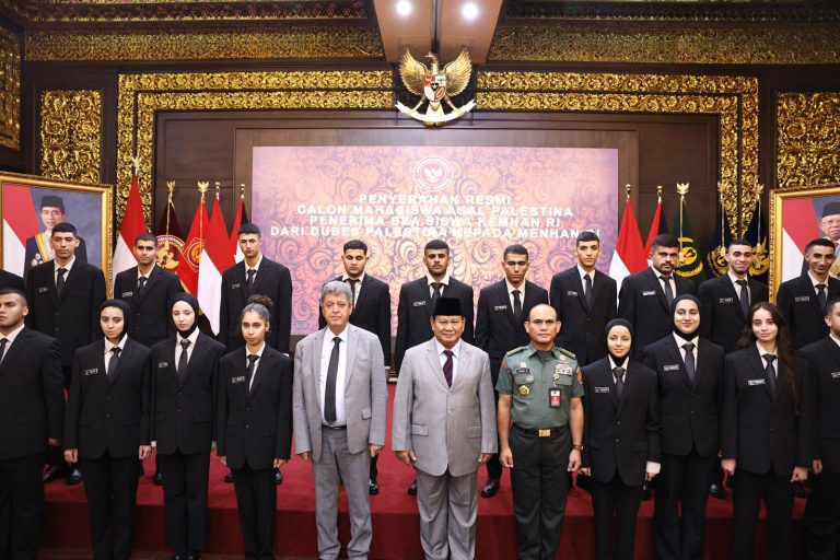 22 Mahasiswa Palestina Penerima Beasiswa Universitas Pertahanan RI. (Foto: kemenhan.go.id)