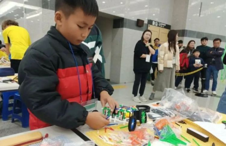 Novan Alfaridzi pemenang International Mathematical Science and Creativity Competition (IMSCC) 2023. (foto: instagram @mood.jakarta)