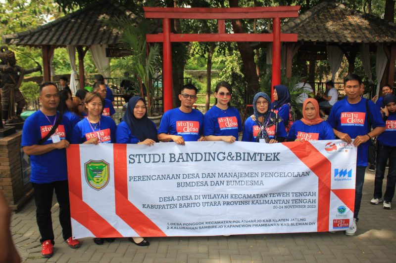 Rombongna kaji tiru saat foto bersma di sela-sela kegiatan di Desa Ponggok, klaten Jateng. Foto.Nurifansyah