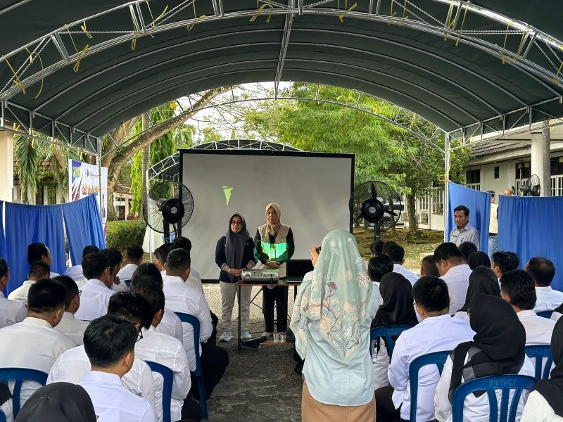 Ratusan tenaga honorer saat mendengarkan penjelasan mengenai tes atau seleksi PPPK, Senin (27/11/2023).Foto.Delia Anisya Fitri