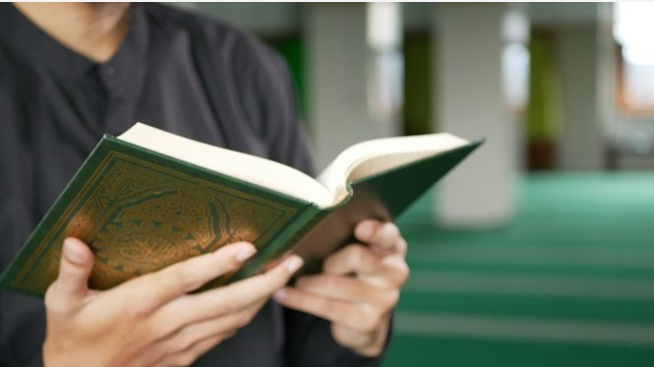 Ilustrasi Al Quran - ayat soal Palestina dan Israel. (Pexels)