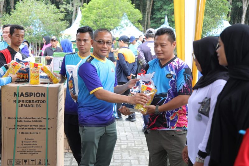 Untuk memeriahkan Hari Ulang Tahun (HUT) Korpri ke-52 Tahun 2023, DPK Korpri Kabupaten Asahan menggelar Gerak Jalan Santai, Minggu (26/11/2023).Foto.irwan/1tulah.com