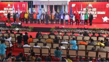18 perwakilan partai politik juga ikut menandatangani Deklarasi Damai Kampanye Pemilu 2024 di Komisi Pemilihan Umum (KPU) pada Senin (27/11) di Jakarta. (VOA/Indra Yoga)