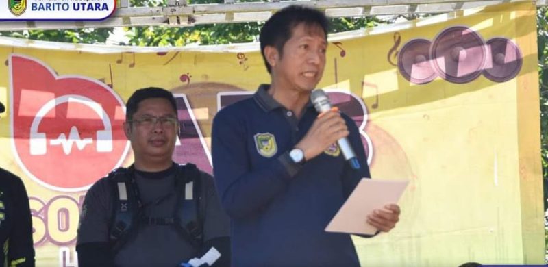 Pj. Bupati Barito Utara, Drs. Muhlis melepas peserta Latihan bersama Trail Adventure ke-5 yang diselenggerakan dalam rangka Hari Kesehatan Nasional (HKN) ke-59 kabupaten Barito Utara di Muara Teweh, Minggu (5/11/2023). Foto:Delia/1tulah.com