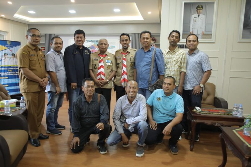 Persatuan Wartawan Indonesia (PWI) Kabupaten Asahan melakukan audiensi dengan Bupati Asahan di Ruang Kerja Rumah Dinas Bupati Asahan, Senin (28/11/2023).Foto.irwan/1tulah.com