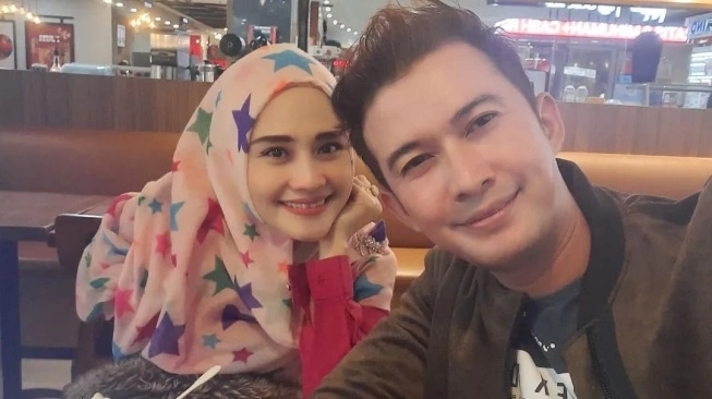 Mandala Shoji dan istri Maridha Deanova. Sumber foto : suara.com
