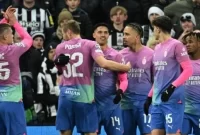 Para pemain AC Milan melakukan selebrasi usai memenangkan pertandingan sepak bola Grup F Liga Champions UEFA melawan Newcastle United 2-1 di St James' Park di Newcastle-upon-Tyne, Inggris. Sumber foto : suara.com