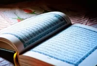 Ilustrasi Alquran. Kasus penistaan agama berupa menginjak Alquran kini berbuntut di kantor polisi. Sumber foto : suara.com