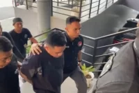 AK, pemasok narkoba Ammar Zoni berhasil diringkus saat melarikan diri (sumber: suara.com)