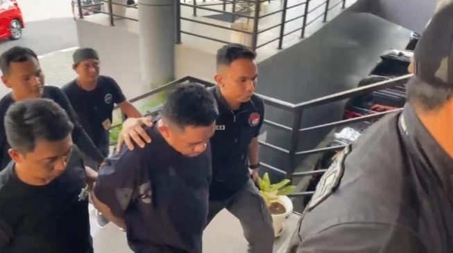 AK, pemasok narkoba Ammar Zoni berhasil diringkus saat melarikan diri (sumber: suara.com)