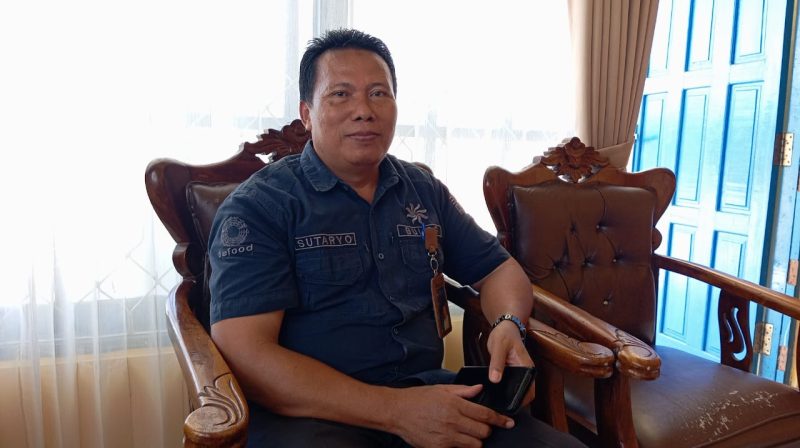 Sutaryo, Kepala Perum KCP Bulog Buntok, saat diwawancarai wartawan dikantornya, Rabu (6/12/2023). Foto. Alifansyah/1tulah.com

