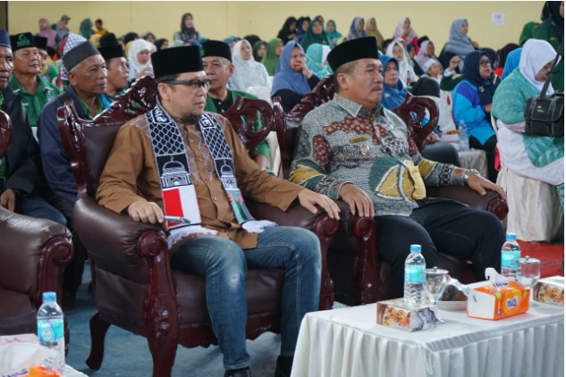 Wakil Bupati Asahan Taufik Zainal Abidin hadiri Resepsi Peringatan Hari Ulang Tahun (HUT) Al Jam'iyatul Washliyah ke-93 yang diselenggarakan di Gedung Serbaguna Kisaran, Kamis (14/12/2023).Foto.irwan/1tulah.com