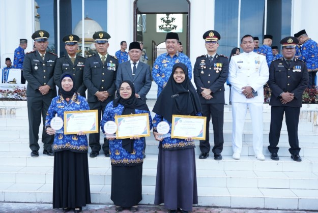 Bupati Asahan H. Surya BSc memimpin Upacara Hari Bela Negara ke-75 di Halaman Kantor Bupati Asahan, Selasa (19/12/2023).Foto.irwan/1tulah.com