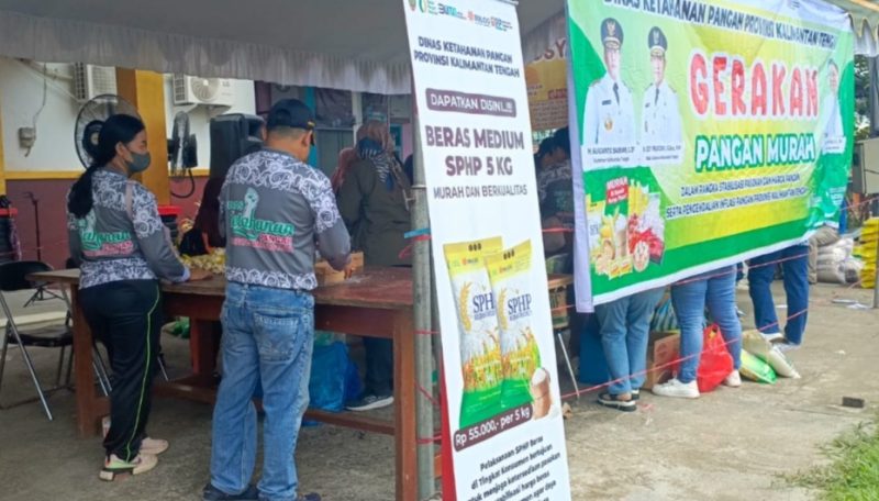 Pasar murah di Kelurahan Beriwit membantu warga, Jumat (1/12/2023). (Foto : 1tulah.com)