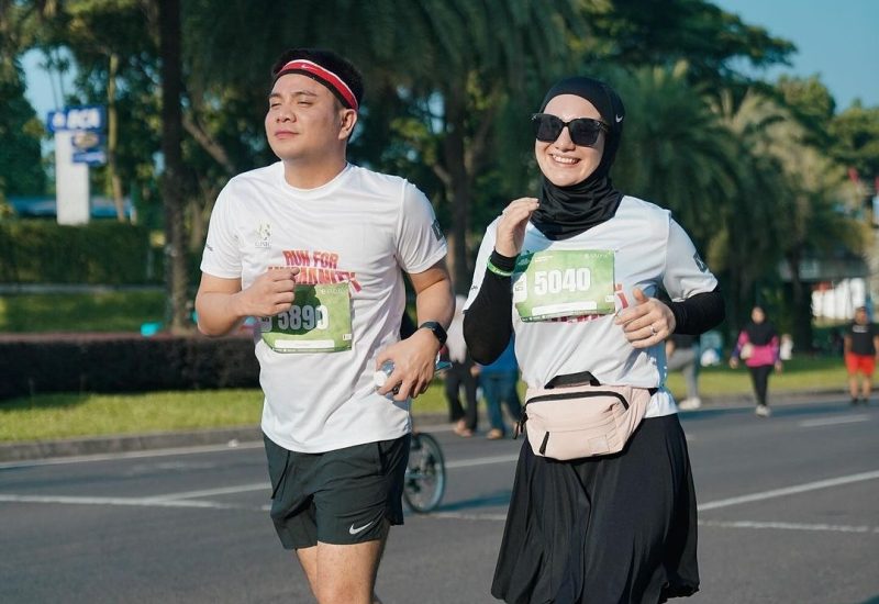 Ammar Zoni Ditangkap Lagi, Irish Bella Pilih Enjoy Lari Maraton Bareng Teman Artis. Sumber foto : Instagram @irishbella
