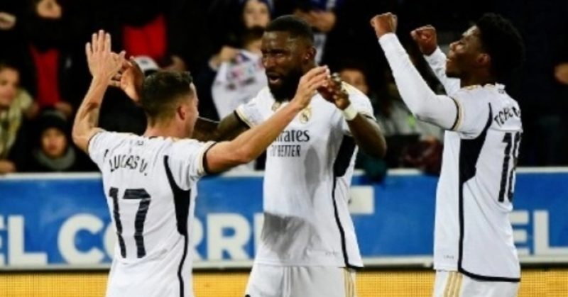Selebrasi Lucas Vazquez usai mencetak gol kemenangan Real Madrid atas Alaves. (Ander Gillenea/AFP)