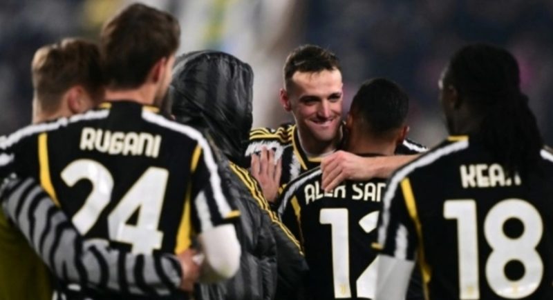 Bek Juventus Federico Gatti merayakan golnya ke gawang Napoli dalam laga Serie A di Stadion Allianz, Turin pada 9 Desember 2023. Marco BERTORELLO / AFP