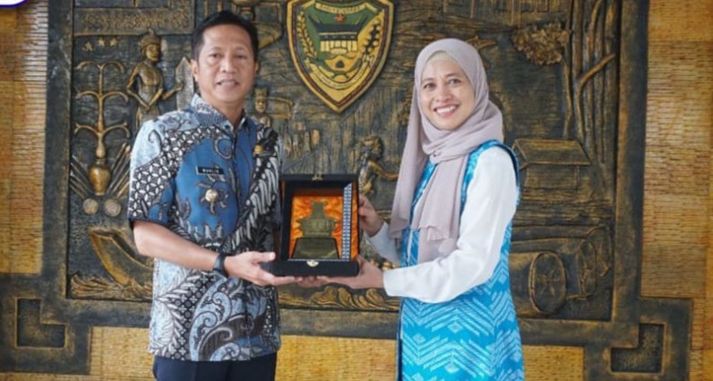 Pj.Bupati Kabupaten Barito Utara Drs Muhlis menerima kunjungan silaturahmi Kepala Kantor Wilayah DJP Kalselteng, Kamis (12/2023). Foto:Delia/1tulah.com