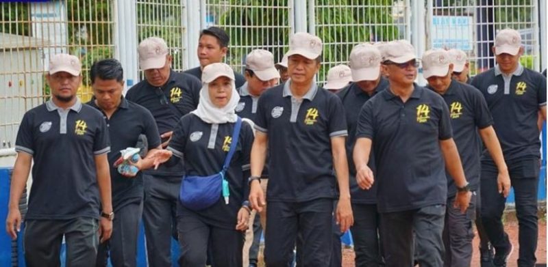 Komisi Pemilihan Umum (KPU) Kabupaten Barito Utara menggelar senam bersama dan jalan sehat yang diselenggarakan di Stadion Swakarya kota Muara Teweh, Minggu (17/12/2023).Foto:Delia/1tulah.com