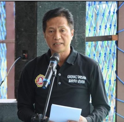 Pj. Bupati Barito Utara Drs. Muhlis membuka Kartar Batara Futsal Cup Series III dan peresmian Lapangan Desa Malawaken Kecamatan Teweh Tengah yang dilaksanakan Lapangan Futsal Desa Malawaken Pal 2 Muara Teweh-Puruk Cahu, Senin (18/12/2023).Foto:Delia/1tulah.com