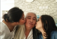 Gideon Tengker bersama dua Caca dan Gigi (sumber: instagram @gideonjtengker)
