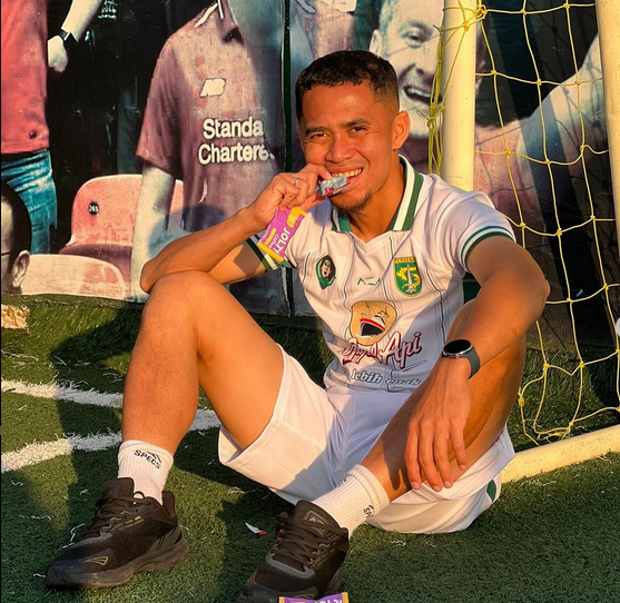Reva Adi Utama , kapten klub Persebaya (sumber: instgaram @rvadiutama)