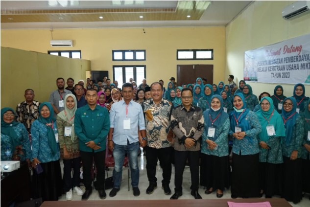Wakil Bupati Asahan Taufik Zainal Abidin, S.Sos, M.Si berkesempatan menjadi Narasumber dalam seminar Pemberdayaan Melalui Kemitraan Usaha Mikro yang diinisiasi oleh Dinas Kopdag Kabupaten Asahan, Kamis (14/12/2023).Foto Irwan/1tulah.com