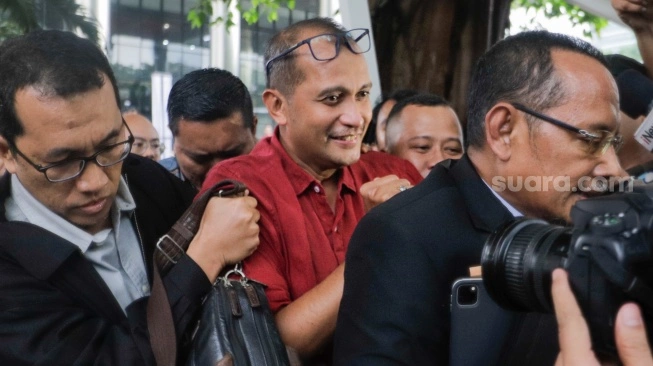 Eks Wamenkumham Eddy Hiariej ditetapkan sebagai tersangka (sumber: suara.com)