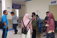 KOrban diduga keracunan makanan yang dijengguk pihak kampus Politeknik Muara Teweh, Jumat (01/12/2023).foto.Deni/1tulah.com