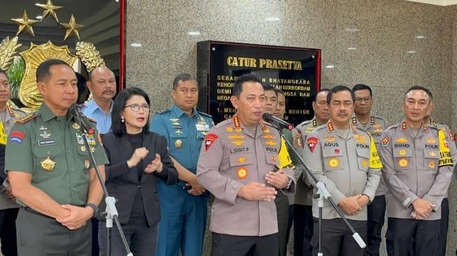 Pertemuan Panglims TNI dan Kapolri (foto:suara.com)