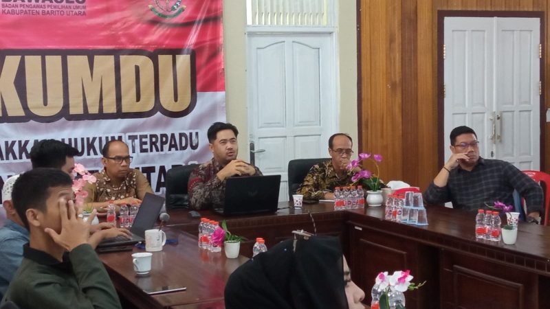 Bawaslu Barito Utara saat gelar pertemuan dengan perwakilan parpol, Jumat (08/12/2023). Foto.Delia/1tulah.com