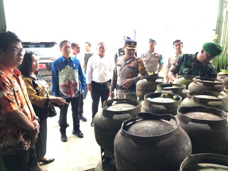 Pj Bupati Barito Utara bersama unsur FKPD sidak agen LPG bersubsidi, Kamis (21/12/2023).Foto.Riyanto