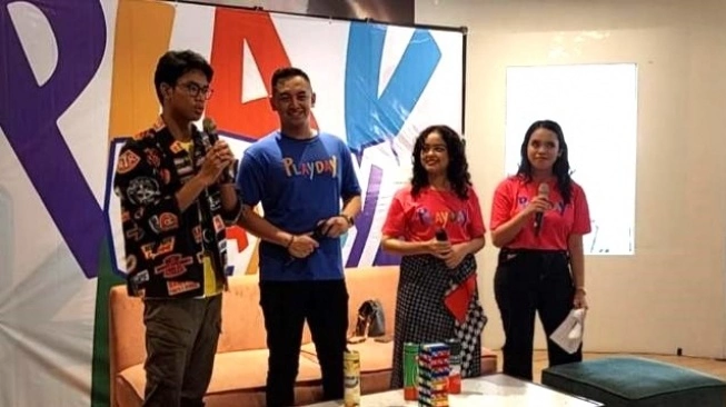 Alam Ganjar dan Mutiara Baswedan di acara forum anak muda (sumber: suara.com)
