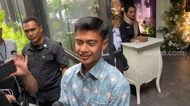 Pratama Arhan menghadiri pernikahan sahabatnya Egy Maulana Vikri (sumber: suara.com)