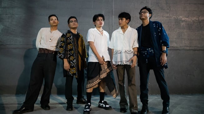 Juicy Luicy dan Adrian Khalif berhasil raih penghargaan Bandung Music Award 2023 (sumber: suara.com)