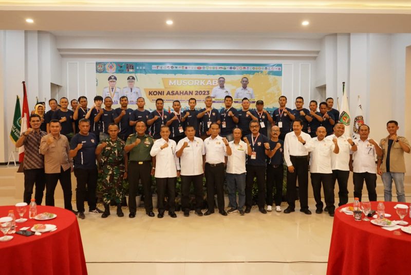 Bupati Asahan H. Surya, BSc  membuka acara Musyawarah Olahraga Kabupaten (Musorkab) Koni Asahan di Aula Hotel Marina, Kisaran, Rabu (6/12/2023).Foto:Irwan/1tulah.com