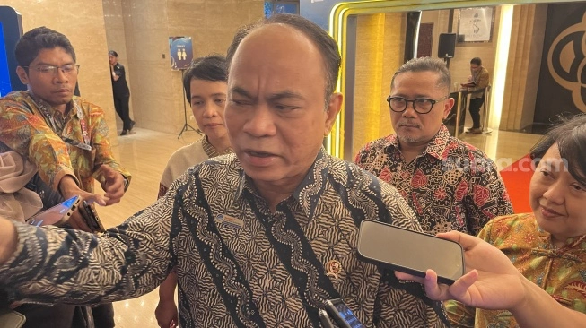Menkominfo Budi Arie Setiadi saat ditemui di sela-sela acara Anugerah Jurnalistik Kominfo 2023 (AJK) di Hotel Kempinski, Jakarta, Kamis (30/11/2023) malam (sumber: suara.com)