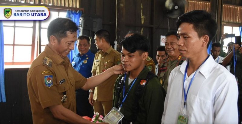 Pemerintah Kabupaten (Pemkab) Barito Utara melalui Satuan Polisi Pamong Praja mengadakan kegiatan pendidikan dasar (Diksar) Satlinmas bertempat di Balai Betang Muara Teweh, Senin (4/12/2023). Foto:Delia/1tulah.com
