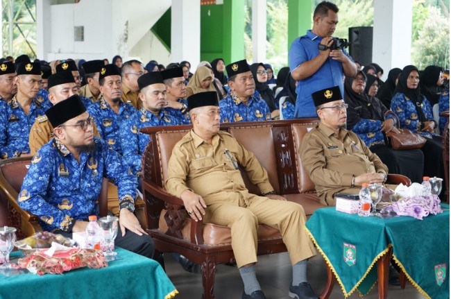 Seleksi Tilawatil Qur'an (STQ) KORPRI Kabupaten Asahan hari ini, Selasa (12/12/2023) siang, resmi ditutup Sekretaris Daerah (Sekda) Kabupaten Asahan Drs. John Hardi Nasution, M. Si yang juga merupakan Ketua DPK KORPRI Kabupaten Asahan di Gedung Tahfidz Masjid Agung H. Achmad Bakrie Kisaran.Foto.irwan/1tulah.com