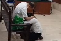 Terdakwa dugaan tipikor dan gratifikasi Ben Brahim dan Ary Egahni tampak syok usai majelis hakim yang dipimpin Achmad Peten Silli membacakan putusan di Pengadilan Tipikor pada PN Palangka Raya, Selasa (12/12/2023). Foto:Tangkapan Layar