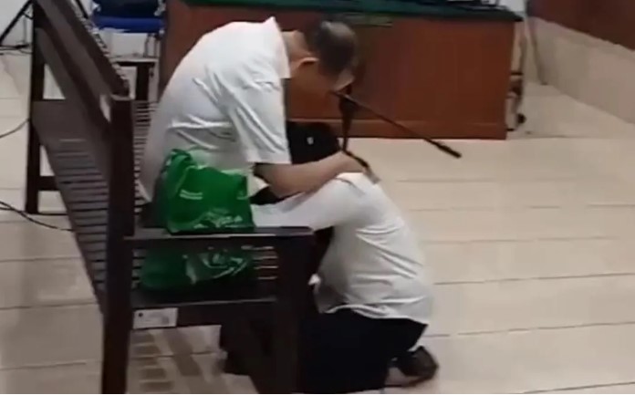 Terdakwa dugaan tipikor dan gratifikasi Ben Brahim dan Ary Egahni tampak syok usai majelis hakim yang dipimpin Achmad Peten Silli membacakan putusan di Pengadilan Tipikor pada PN Palangka Raya, Selasa (12/12/2023). Foto:Tangkapan Layar