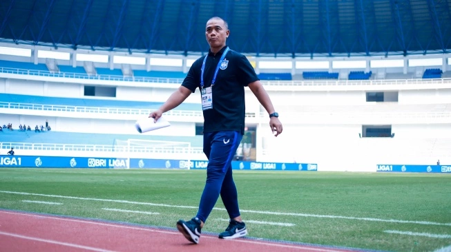 Asisten pelatih PSIS Semarang, Eko Purdjianto. Sumber foto : suara.com